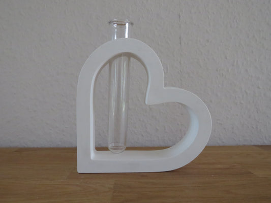 Herz mit Reagenzglas